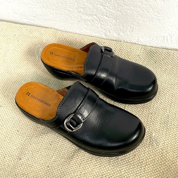 Naturalizer Black Leather Clogs‎ with Silver Buckle Embellishment size 8M - Picture 7 of 9